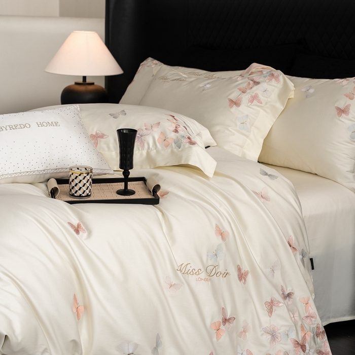 91家纺网 家纺一手货源 找家纺 馨蕊 2025新款高精密刺绣轻奢风全棉四件套-微光 微光-月光白