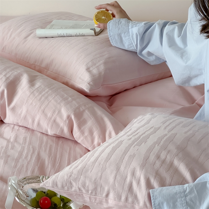 91家纺网 家纺一手货源 找家纺 （总）小春日和  纯棉色织双层纱四件套提花被套纯色加大床单1.8床笠民宿风高端不规则条纹四件套