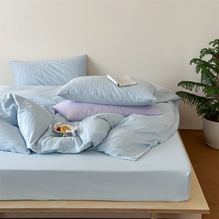 91家纺网 家纺一手货源 找家纺 小春日和  纯棉色织双层纱四件套提花被套纯色加大床单1.8床笠民宿风高端不规则条纹四件套 觅光-兰