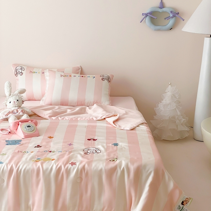 91家纺网 家纺一手货源 找家纺 （总）星野 2025新款60s进口奥地利兰精天丝刺绣夏被夏凉被空调被-蜜糖甜宠