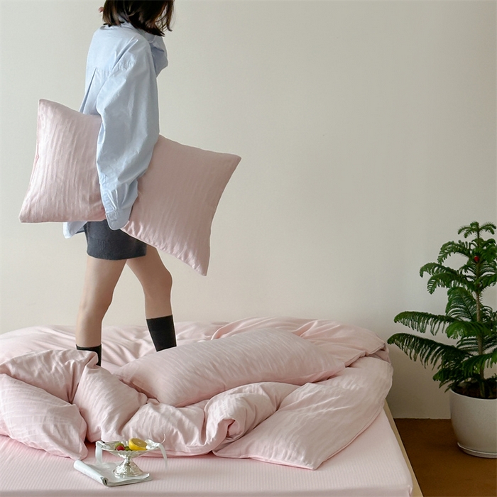 91家纺网 家纺一手货源 找家纺 （总）小春日和  纯棉色织双层纱四件套提花被套纯色加大床单1.8床笠民宿风高端不规则条纹四件套