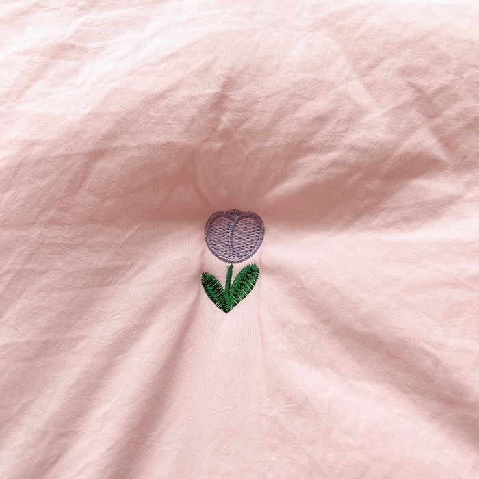 91家纺网 家纺一手货源 找家纺 推推家纺 2025新款水洗棉玫瑰刺绣夏被 郁金香-粉色