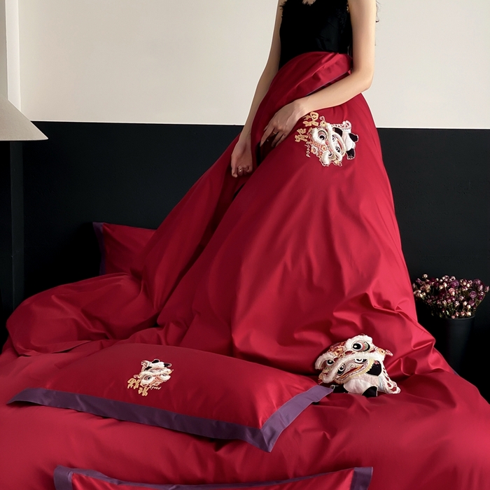 91家纺网 家纺一手货源 找家纺 （总）馨蕊家居 2025新款高精密刺绣+拼角工艺全棉四件套-棉-吉祥-温莎红