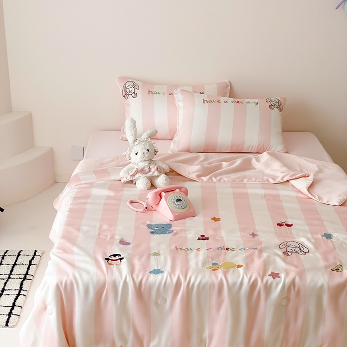 91家纺网 家纺一手货源 找家纺 （总）星野 2025新款60s进口奥地利兰精天丝刺绣夏被夏凉被空调被-蜜糖甜宠