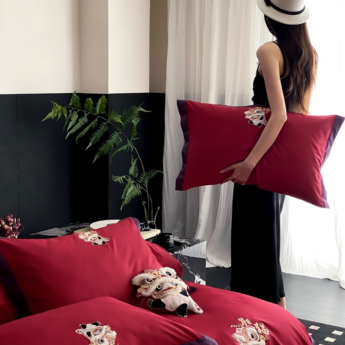 91家纺网 家纺一手货源 找家纺 （总）馨蕊家居 2025新款高精密刺绣+拼角工艺全棉四件套-棉-吉祥-温莎红