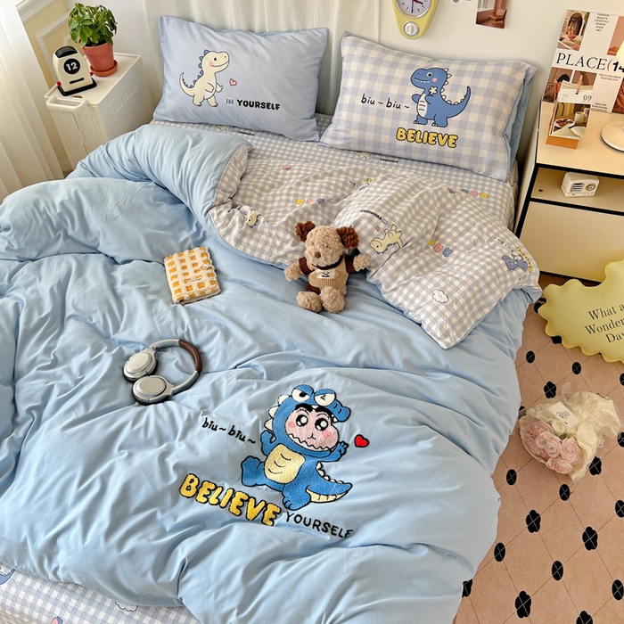 91家纺网 家纺一手货源 找家纺 一霖家纺 2025新款高克重云朵棉数码印花＋毛巾绣四件套 魔法恐龙