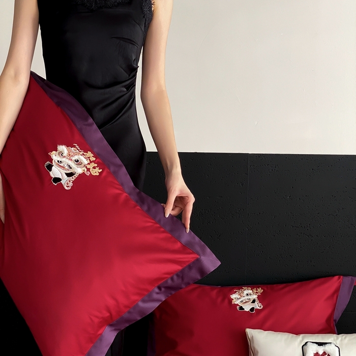 91家纺网 家纺一手货源 找家纺 （总）馨蕊家居 2025新款高精密刺绣+拼角工艺全棉四件套-棉-吉祥-温莎红