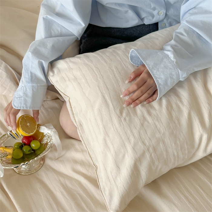 91家纺网 家纺一手货源 找家纺 小春日和  纯棉色织双层纱四件套提花被套纯色加大床单1.8床笠民宿风高端不规则条纹四件套 觅光-米