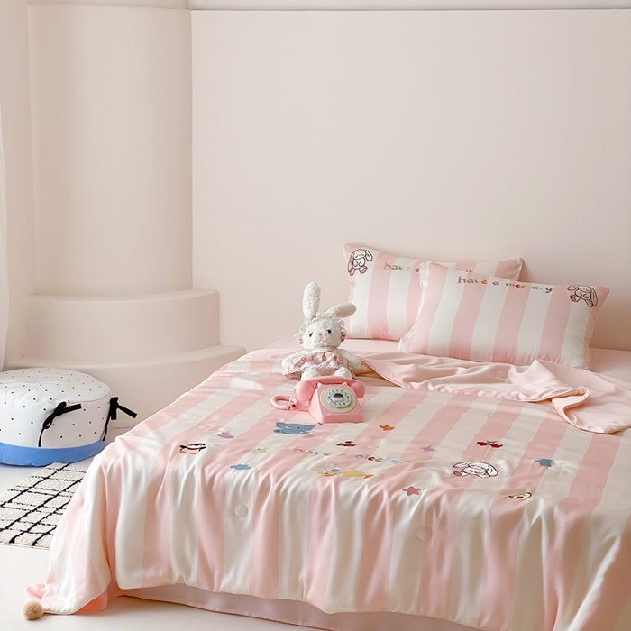 91家纺网 家纺一手货源 找家纺 （总）星野 2025新款60s进口奥地利兰精天丝刺绣夏被夏凉被空调被-蜜糖甜宠