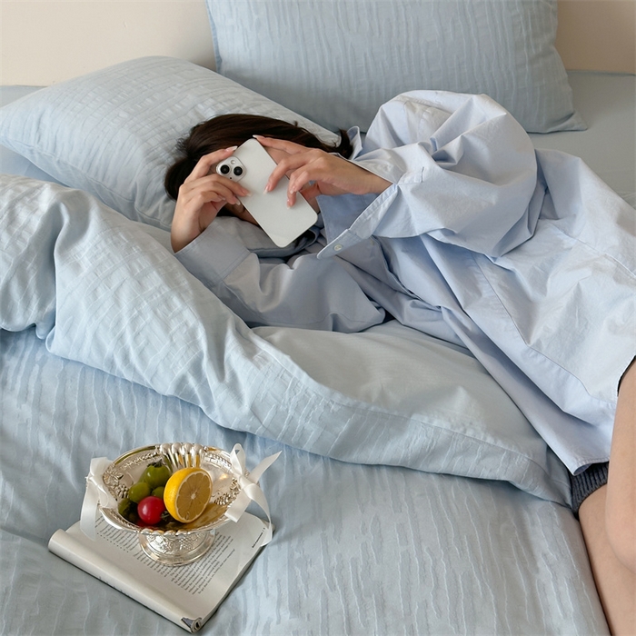 91家纺网 家纺一手货源 找家纺 小春日和  纯棉色织双层纱四件套提花被套纯色加大床单1.8床笠民宿风高端不规则条纹四件套 觅光-兰