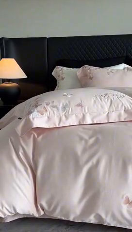 91家纺网 家纺一手货源 找家纺 馨蕊 2025新款高精密刺绣轻奢风全棉四件套-微光 微光-蔷薇粉