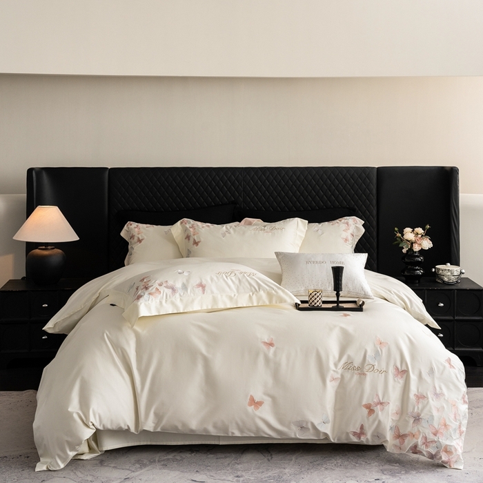 91家纺网 家纺一手货源 找家纺 馨蕊 2025新款高精密刺绣轻奢风全棉四件套-微光 微光-月光白