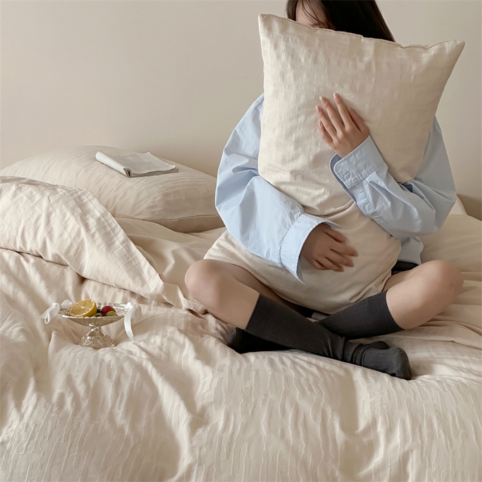 91家纺网 家纺一手货源 找家纺 小春日和  纯棉色织双层纱四件套提花被套纯色加大床单1.8床笠民宿风高端不规则条纹四件套 觅光-米