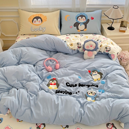 一霖家纺 2025新款高克重云朵棉数码印花＋毛巾绣四件套 音乐企鹅