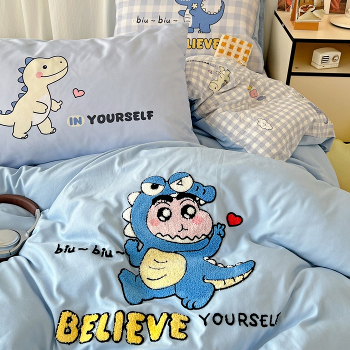 91家纺网 家纺一手货源 找家纺 一霖家纺 2025新款高克重云朵棉数码印花＋毛巾绣四件套 魔法恐龙