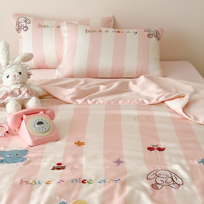 91家纺网 家纺一手货源 找家纺 （总）星野 2025新款60s进口奥地利兰精天丝刺绣夏被夏凉被空调被-蜜糖甜宠