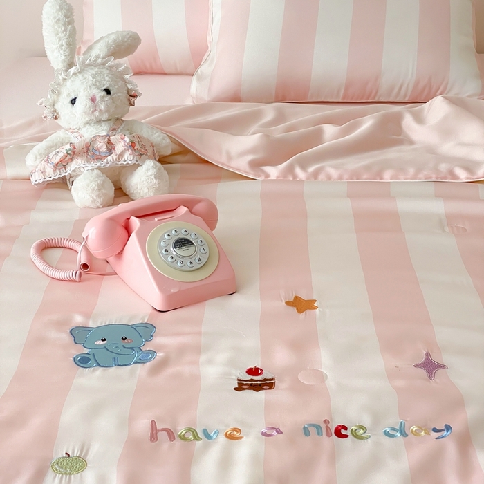 91家纺网 家纺一手货源 找家纺 （总）星野 2025新款60s进口奥地利兰精天丝刺绣夏被夏凉被空调被-蜜糖甜宠