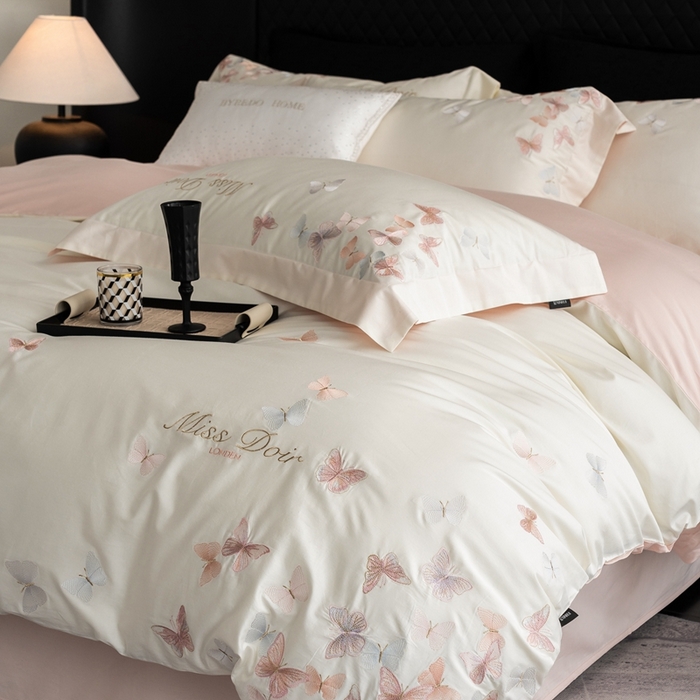 91家纺网 家纺一手货源 找家纺 馨蕊 2025新款高精密刺绣轻奢风全棉四件套-微光 微光-粉白