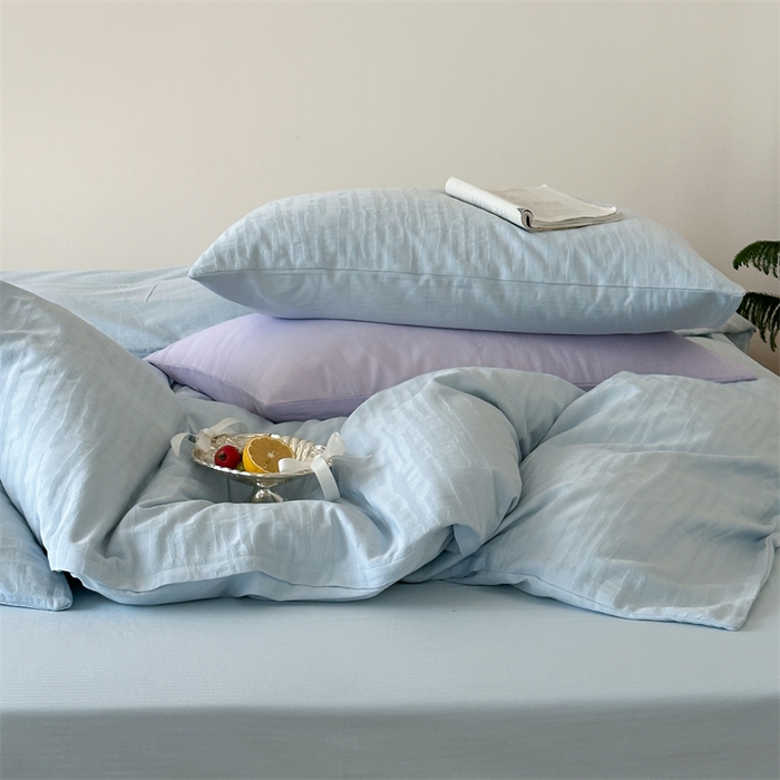 91家纺网 家纺一手货源 找家纺 小春日和  纯棉色织双层纱四件套提花被套纯色加大床单1.8床笠民宿风高端不规则条纹四件套 觅光-兰