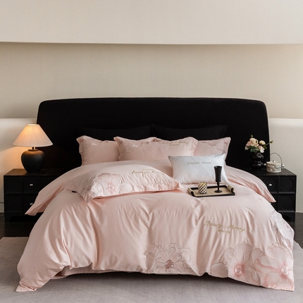 91家纺网 家纺一手货源 找家纺 （总）馨蕊家居 2025新款高精密刺绣轻奢风全棉四件套-棉-花至