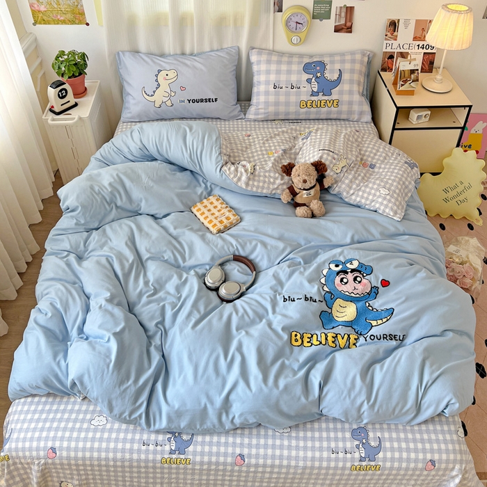 91家纺网 家纺一手货源 找家纺 一霖家纺 2025新款高克重云朵棉数码印花＋毛巾绣四件套 魔法恐龙