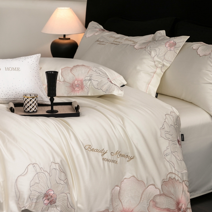 91家纺网 家纺一手货源 找家纺 馨蕊家居 2025新款高精密刺绣轻奢风全棉四件套-棉-花至 花至-月光白