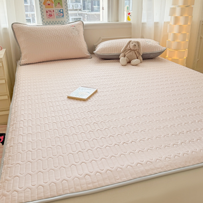 91家纺网 家纺一手货源 找家纺 慕尚家纺 2025刺绣款乳胶凉席水洗棉夏被三件套四件套 粉黛猫