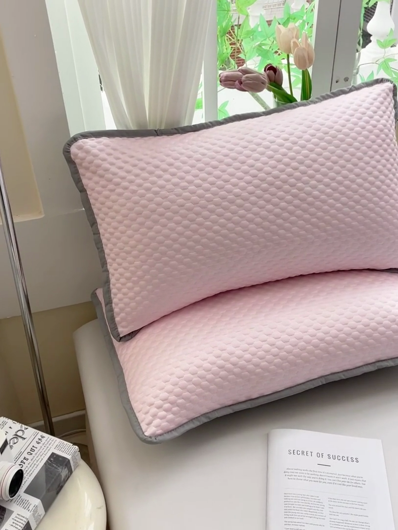 91家纺网 家纺一手货源 找家纺 卓昌枕芯 2025新款夏天冰豆豆冰丝枕套新款家用一对装枕芯套学生宿舍单只整头套 粉色