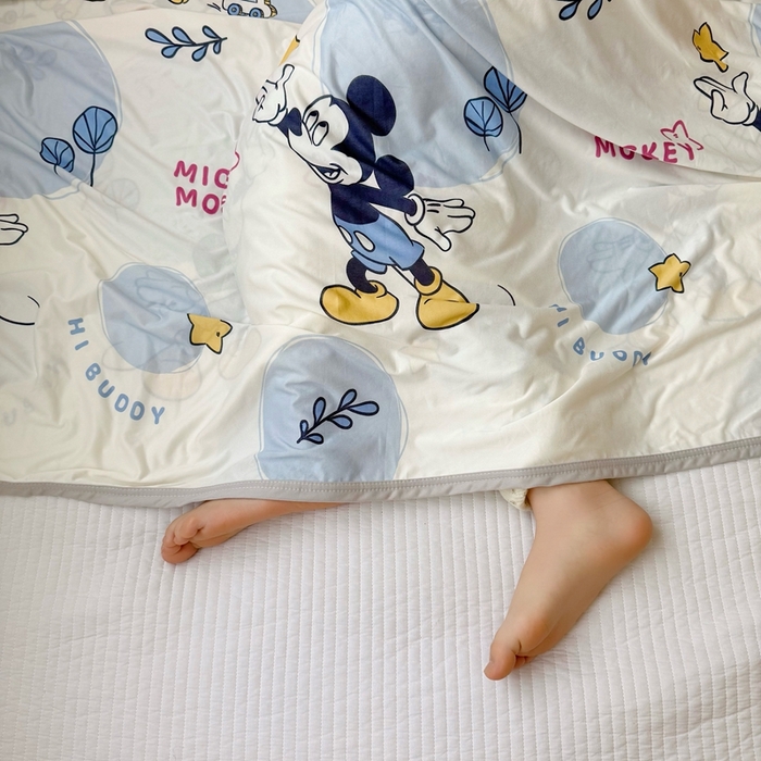 91家纺网 家纺一手货源 找家纺 星期八 2025新款婴儿裸睡级冰丝毯迪斯尼凉感毯 米奇