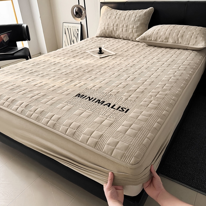 91家纺网 家纺一手货源 找家纺 3C 2025新款全棉水洗棉刺绣夹棉床笠 漫生活 卡其