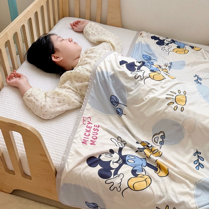 91家纺网 家纺一手货源 找家纺 星期八 2025新款婴儿裸睡级冰丝毯迪斯尼凉感毯 米奇