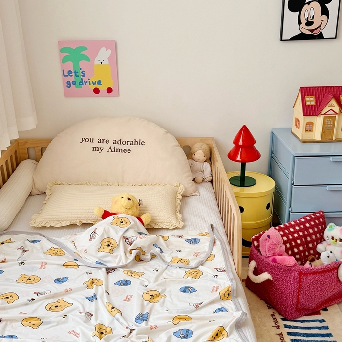 91家纺网 家纺一手货源 找家纺 星期八 2025新款婴儿裸睡级冰丝毯迪斯尼凉感毯 小熊维尼