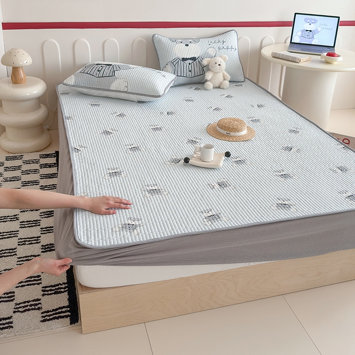 91家纺网 家纺一手货源 找家纺 RYB红黄兰 2025新款INS原创超萌卡通锦氨冰皮夹棉软席凉席床笠三件套 憨憨雪纳瑞