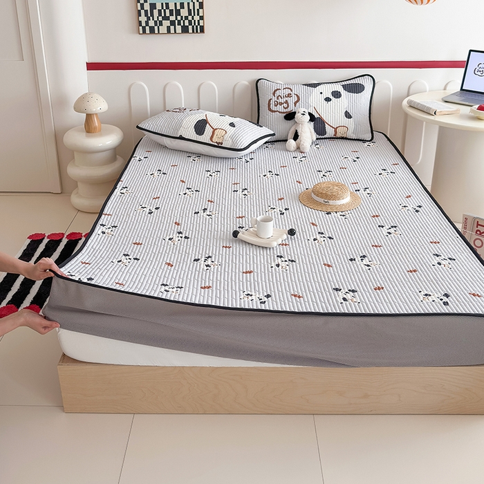 91家纺网 家纺一手货源 找家纺 RYB红黄兰 2025新款INS原创超萌卡通锦氨冰皮夹棉软席凉席床笠三件套 黑白小狗