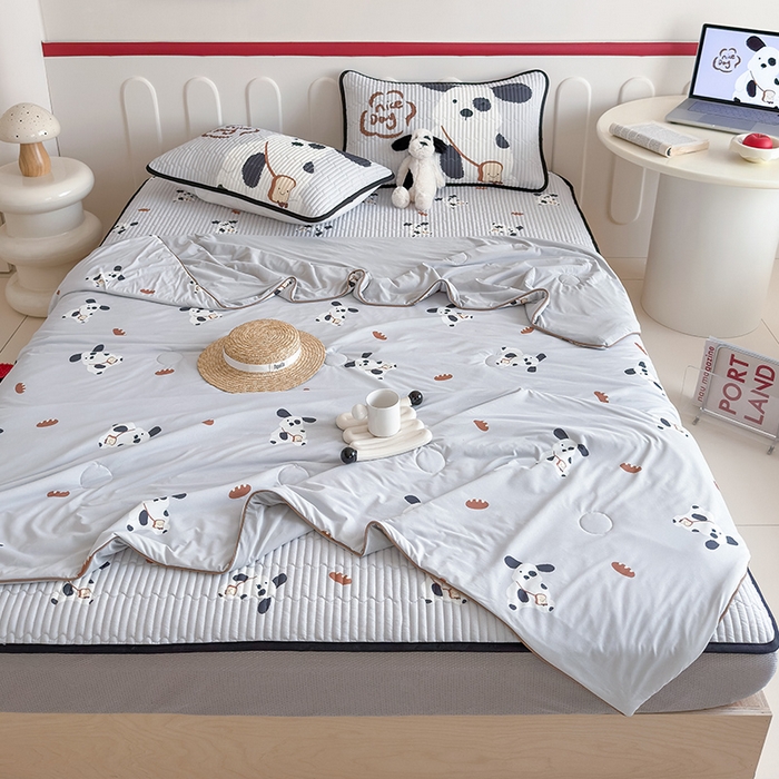 91家纺网 家纺一手货源 找家纺 RYB红黄兰 2025新款INS原创超萌卡通锦氨冰皮夹棉软席凉席床笠三件套 黑白小狗