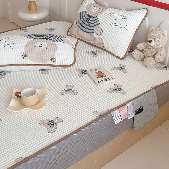 91家纺网 家纺一手货源 找家纺 RYB红黄兰 2025新款INS原创超萌卡通锦氨冰皮夹棉软席凉席床笠三件套 奶油小熊