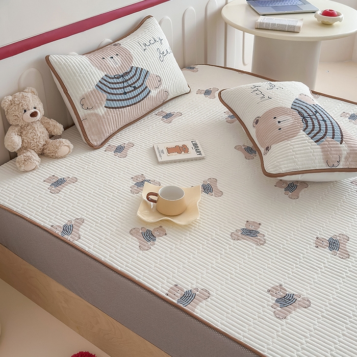 91家纺网 家纺一手货源 找家纺 RYB红黄兰 2025新款INS原创超萌卡通锦氨冰皮夹棉软席凉席床笠三件套 奶油小熊