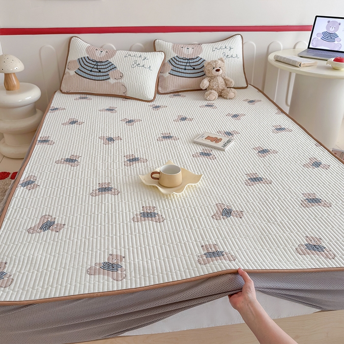 91家纺网 家纺一手货源 找家纺 RYB红黄兰 2025新款INS原创超萌卡通锦氨冰皮夹棉软席凉席床笠三件套 奶油小熊