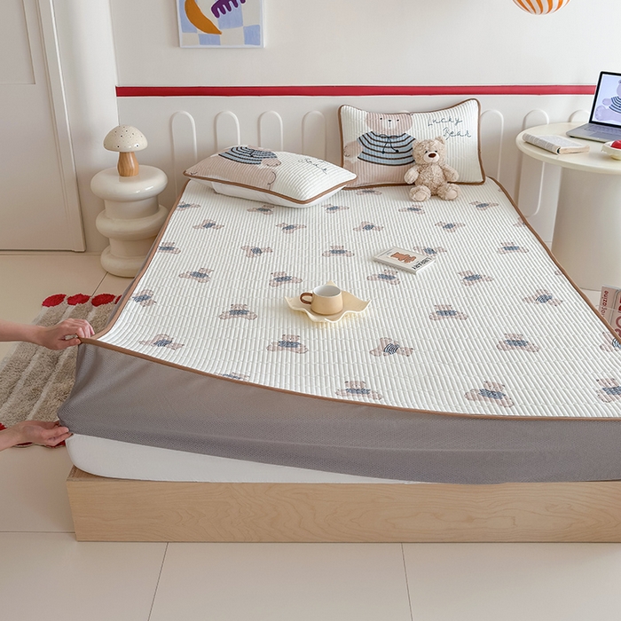 91家纺网 家纺一手货源 找家纺 RYB红黄兰 2025新款INS原创超萌卡通锦氨冰皮夹棉软席凉席床笠三件套 奶油小熊