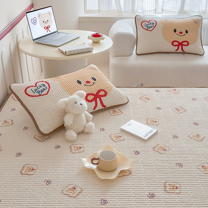 91家纺网 家纺一手货源 找家纺 RYB红黄兰 2025新款INS原创超萌卡通锦氨冰皮夏被夏凉被空调被 面包熊仔