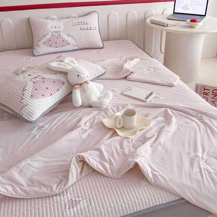 91家纺网 家纺一手货源 找家纺 RYB红黄兰 2025新款INS原创超萌卡通锦氨冰皮夏被夏凉被空调被 甜心小兔