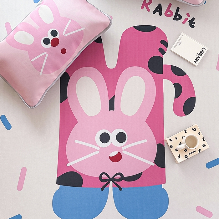 91家纺网 家纺一手货源 找家纺 RYB红黄兰 2025新款INS原创超萌卡通大版碳光冰丝凉席三明治空调席三件套席子 粉兔兔