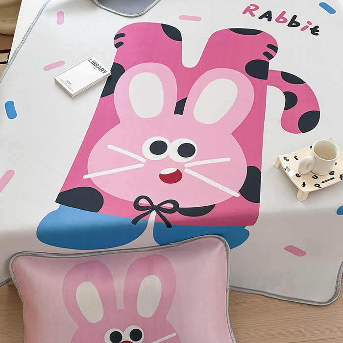 91家纺网 家纺一手货源 找家纺 RYB红黄兰 2025新款INS原创超萌卡通大版碳光冰丝凉席三明治空调席三件套席子 粉兔兔