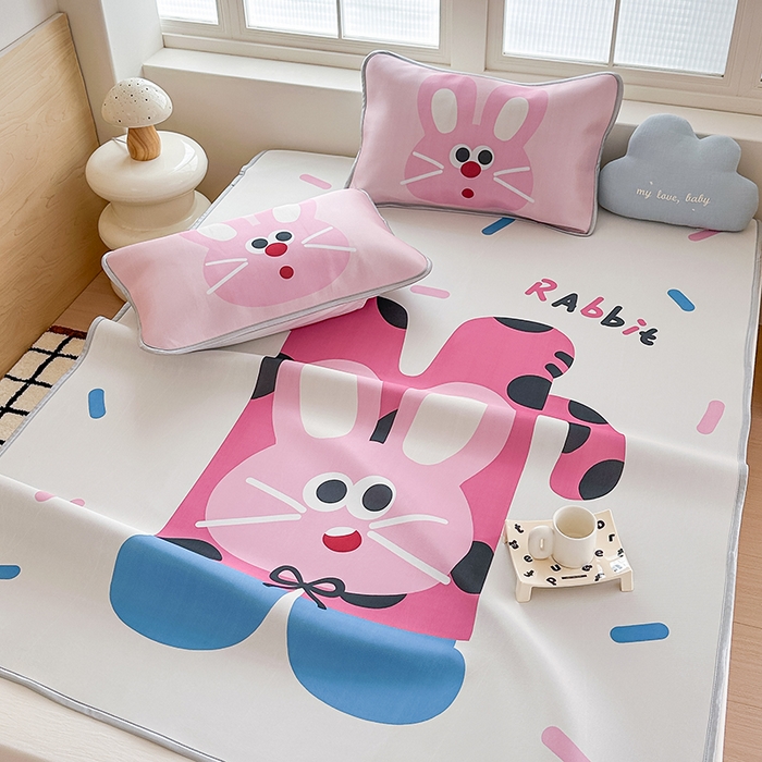 91家纺网 家纺一手货源 找家纺 RYB红黄兰 2025新款INS原创超萌卡通大版碳光冰丝凉席三明治空调席三件套席子 粉兔兔