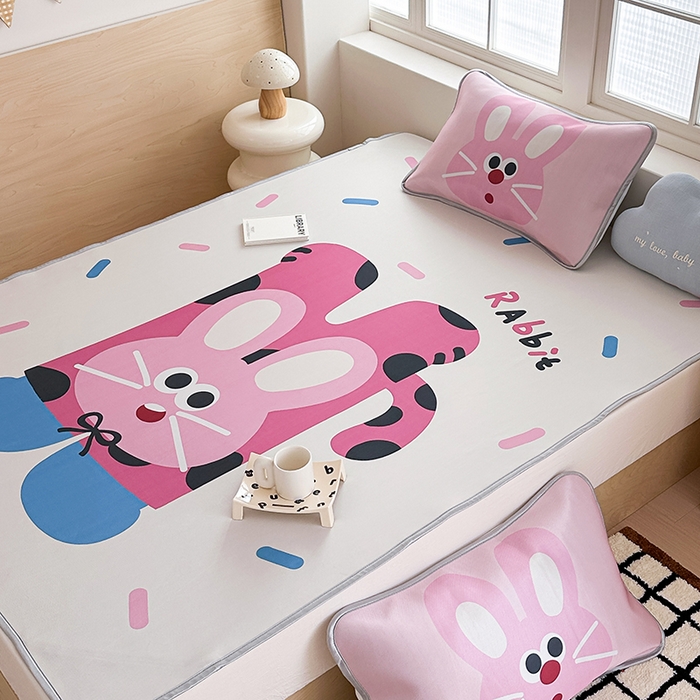 91家纺网 家纺一手货源 找家纺 RYB红黄兰 2025新款INS原创超萌卡通大版碳光冰丝凉席三明治空调席三件套席子 粉兔兔