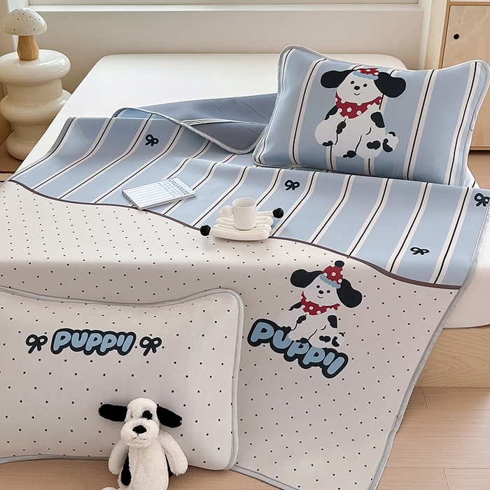 91家纺网 家纺一手货源 找家纺 RYB红黄兰 2025新款INS原创超萌卡通大版碳光冰丝凉席三明治空调席三件套席子 蝴蝶结小狗