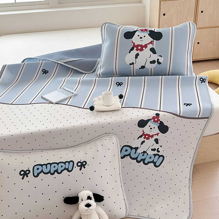 91家纺网 家纺一手货源 找家纺 RYB红黄兰 2025新款INS原创超萌卡通大版碳光冰丝凉席三明治空调席三件套席子 蝴蝶结小狗