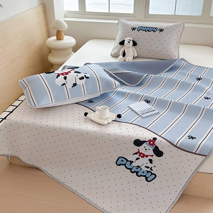 91家纺网 家纺一手货源 找家纺 RYB红黄兰 2025新款INS原创超萌卡通大版碳光冰丝凉席三明治空调席三件套席子 蝴蝶结小狗