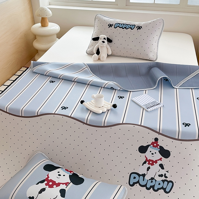 91家纺网 家纺一手货源 找家纺 RYB红黄兰 2025新款INS原创超萌卡通大版碳光冰丝凉席三明治空调席三件套席子 蝴蝶结小狗