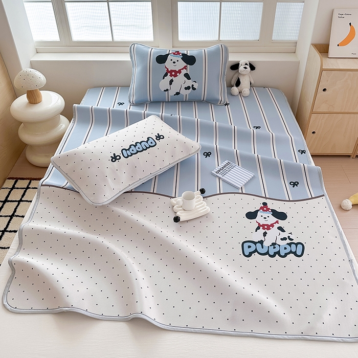 91家纺网 家纺一手货源 找家纺 RYB红黄兰 2025新款INS原创超萌卡通大版碳光冰丝凉席三明治空调席三件套席子 蝴蝶结小狗